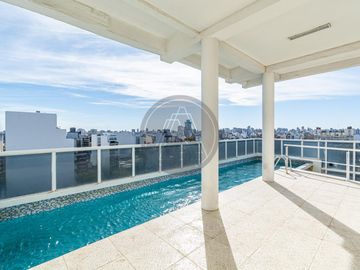 Departamento tres ambientes con cochera y terraza propia en Torre en venta - Chacarita