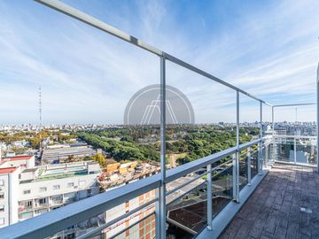 Departamento tres ambientes con cochera y terraza propia en Torre en venta - Chacarita