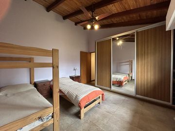 Casa de 3 dormitorios con amplio terreno - El Amanecer, Piñero