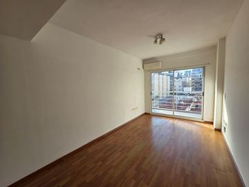 Monoambiente Divisible con Balcon y Patio en Recoleta - Alquiler
