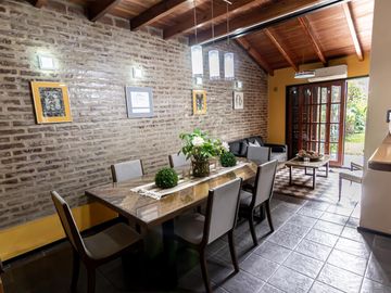 Venta Casa de 4 Dormitorios con Pileta y Quincho en Rosario Zona Sur - H DE L AQUINTANA 80 BIS