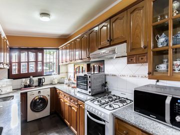 Venta Casa de 4 Dormitorios con Pileta y Quincho en Rosario Zona Sur - H DE L AQUINTANA 80 BIS