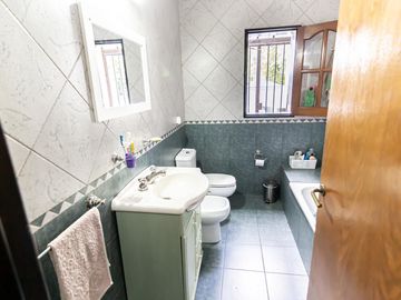 Venta Casa de 4 Dormitorios con Pileta y Quincho en Rosario Zona Sur - H DE L AQUINTANA 80 BIS
