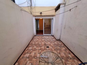 DEPARTAMENTO 2 AMBIENTES CON BALCÓN Y PATIO