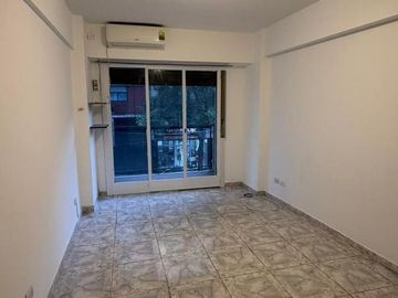 DEPARTAMENTO 2 AMBIENTES CON BALCÓN Y PATIO