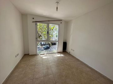 Departamento en  Alquiler. 1 e/ 64 y 65