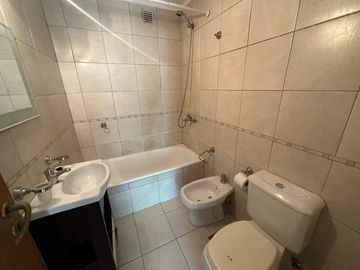 Departamento en  Alquiler. 1 e/ 64 y 65