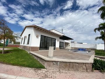 CASA EN VENTA | RECAM. PB |SALA A DOBLE ALTURA | CD. MADERAS MARQUÉS , QRO.