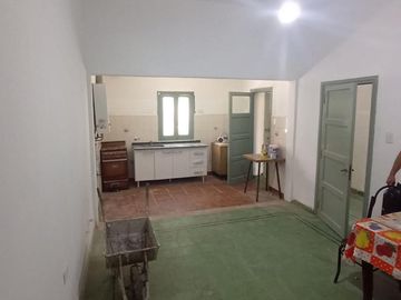 OPRTUNIDAD CASA RESTAURADA EN B° SAN VICENTE