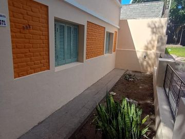 OPRTUNIDAD CASA RESTAURADA EN B° SAN VICENTE