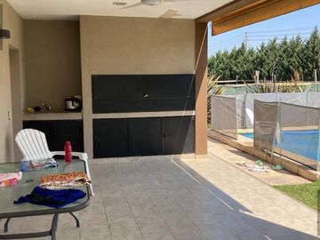Casa 6 ambientes en venta/alquiler en el Barrio Privado El Rebenque