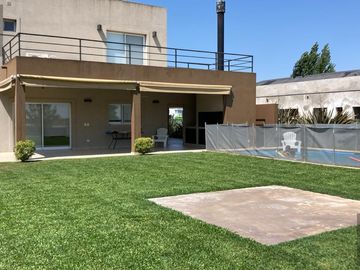 Casa 6 ambientes en venta/alquiler en el Barrio Privado El Rebenque