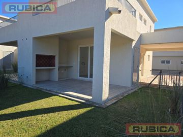 Casa en ALQUILER - CHIC Village PILAR