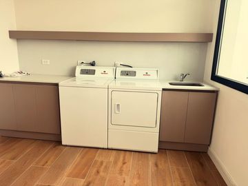Alquiler temporal - Departamento en Lofty Suites 2 ambientes - Zona Shopping Aldrey