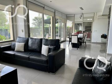 Venta / Alquiler Casa en Área 1 - San Sebastián (Fondo Verde)