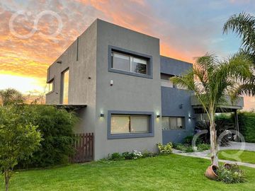 Venta / Alquiler Casa en Área 1 - San Sebastián (Fondo Verde)