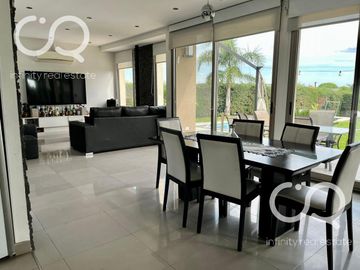 Venta / Alquiler Casa en Área 1 - San Sebastián (Fondo Verde)