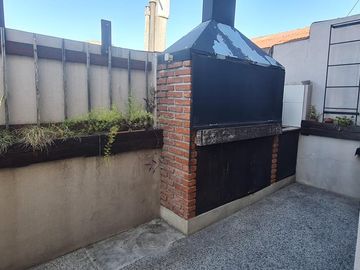 PH de 4 ambientes con patio con parrilla –En Venta