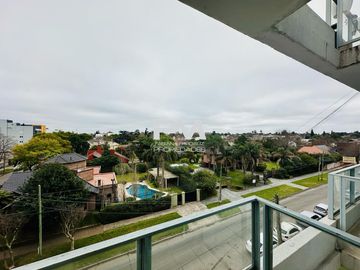 Departamento 2 ambientes con balcon a la calle