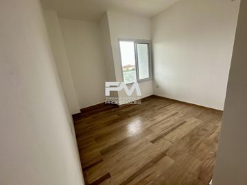 Departamento 2 ambientes con balcon a la calle