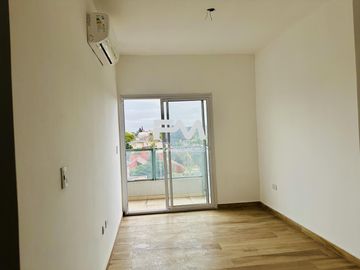 Departamento 2 ambientes con balcon a la calle