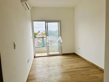 Departamento 2 ambientes con balcon a la calle