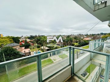 Departamento 2 ambientes con balcon a la calle