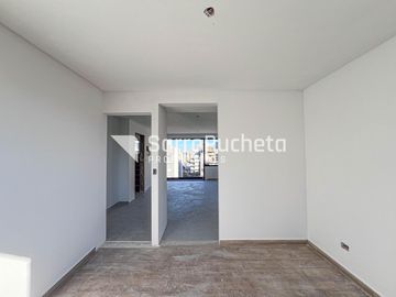 Venta semipiso 2 ambientes con balcon en Morón (D)