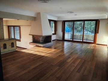 Imponente Chalet Clásico con Jardín y Cochera – Barrio Norte, La Plata