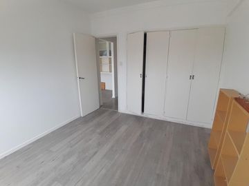 Departamento de dos ambientes amplios en venta - zona UADE - apto crédito
