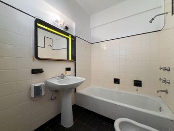 Departamento de dos ambientes amplios en venta - zona UADE - apto crédito