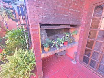 VENTA PH 6 AMBIENTES - 4 DORMITORIOS - GRAN TERRAZA CON PARRILLA Y BALCÓN EN CHACARITA