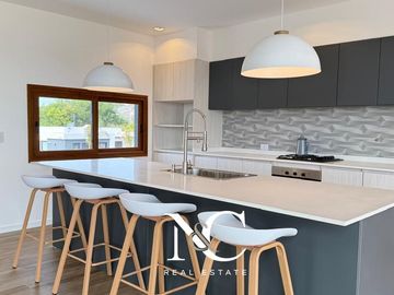 Casa en venta en Costa Esmeralda fondo libre al polo gas natural 5 dormitorios
