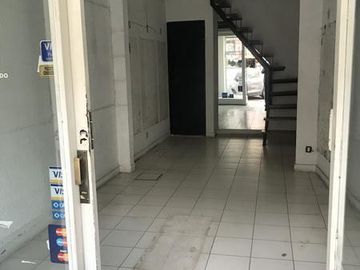Lencke Alquila - Excelente Local en pleno centro de San Isidro