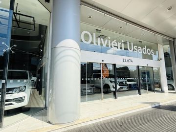 Alquiler de depósitos y oficinas en el edificio comercial en Ciudadela, Tres de Febrero, Zona Oeste