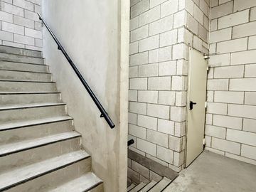 Alquiler de depósitos y oficinas en el edificio comercial en Ciudadela, Tres de Febrero, Zona Oeste