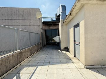 Alquiler de depósitos y oficinas en el edificio comercial en Ciudadela, Tres de Febrero, Zona Oeste