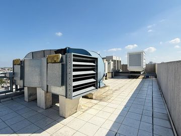 Alquiler de depósitos y oficinas en el edificio comercial en Ciudadela, Tres de Febrero, Zona Oeste