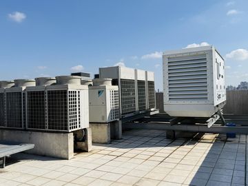 Alquiler de depósitos y oficinas en el edificio comercial en Ciudadela, Tres de Febrero, Zona Oeste
