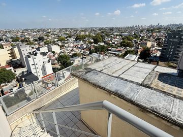 Alquiler de depósitos y oficinas en el edificio comercial en Ciudadela, Tres de Febrero, Zona Oeste