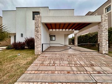 Casa en Chacras De Coria