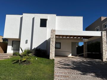 Casa en Chacras De Coria
