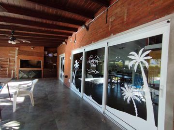 VENTA/PERMUTA - Casa 3 dormitorios con quincho y pileta. Oliveros.