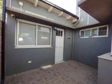 VENTA/PERMUTA - Casa 3 dormitorios con quincho y pileta. Oliveros.