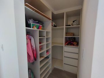 VENTA/PERMUTA - Casa 3 dormitorios con quincho y pileta. Oliveros.