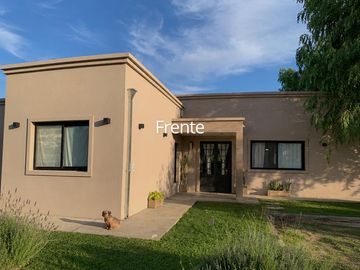 CASA 4 AMBIENTES EN VENTA, BARRIO PARQUE SAKURA, EXALTACION DE LA CRUZ