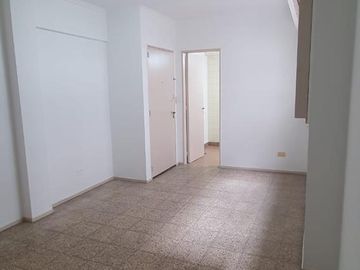 Departamento en  alquiler a 100mts del parue lezama