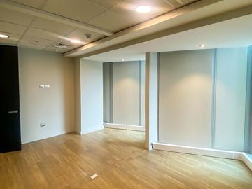 Amplia Oficina En Arriendo 360 M² Con Opción De Subdivisión