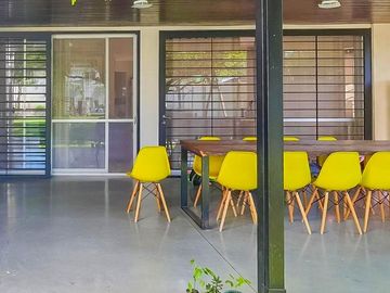 VENTA - Casa de 4 dormitorios, quincho, jardín y piscina - Fisherton, Rosario.
