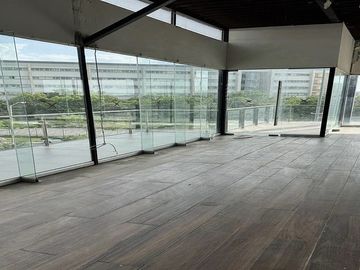 Local en renta en plaza comercial en zona de Altabrisa al norte de Mérida